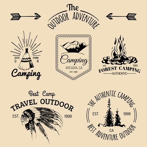 Conjunto de logotipo de acampamento vintage —  Vetores de Stock