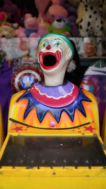 Beelden Van Een Lachende Clown Gezicht Draaien Van Links Naar — Stockvideo