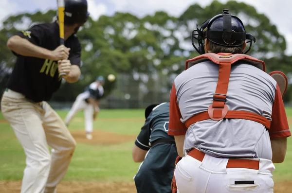 Jogando baseball pitch — Fotografia de Stock