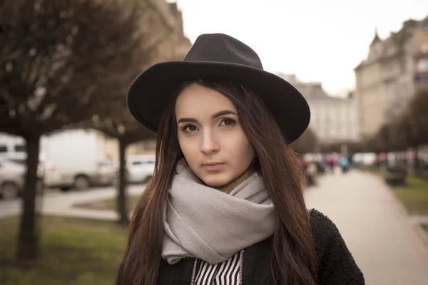 Closeup portrait of a brunette model in hat — Stock Photo, Image