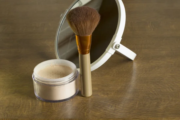 Cosmetic brush and loose powder — Stock Photo, Image