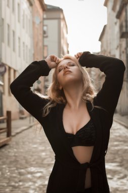 Şehvetli sarışın kadın iç çamaşırı City