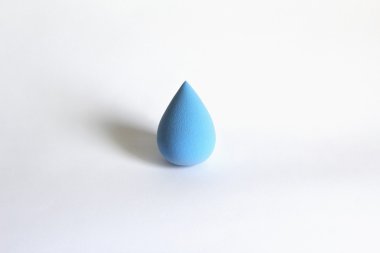 Beyaz arka plan portre üzerinde mavi güzellik blender