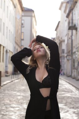 Şehvetli sarışın kadın iç çamaşırı Street