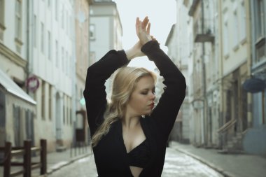 Güzel sarışın kadın iç çamaşırı Street