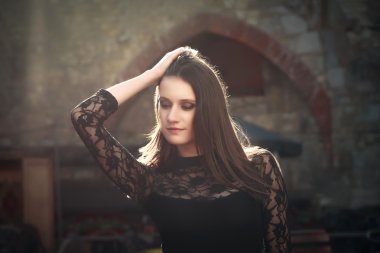 Esmer kadın iç çamaşırı sokak kafe