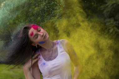 Saç hareket ve onun etrafında patlayan tozu ile model