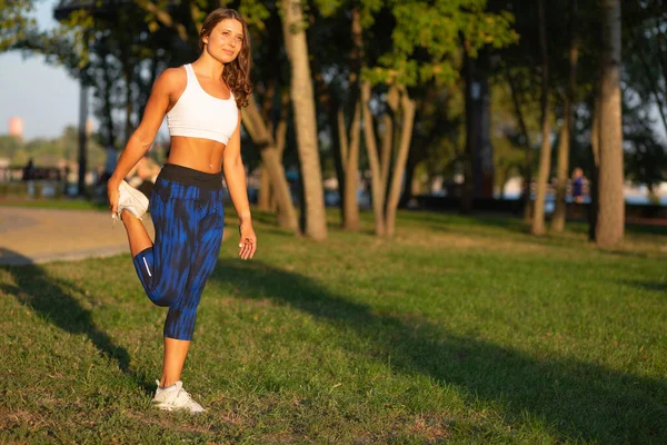 Slender Athletic Woman Wears White Sport Shirt Warms Run Space — Stock Photo, Image