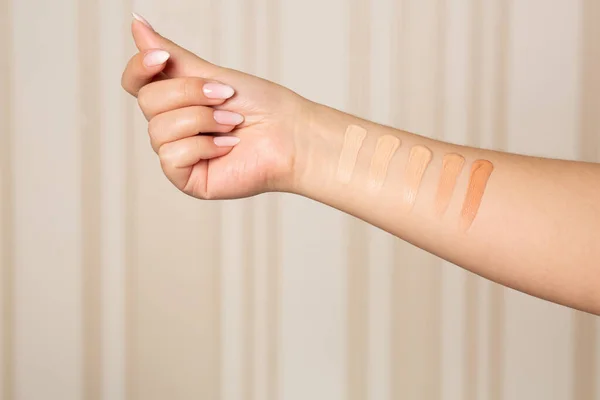 Woman Applying Shades Light Dark Liquid Makeup Foundation Hand Closeup — Stock Photo, Image