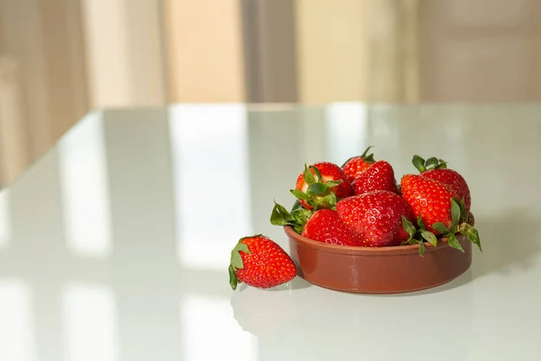 Fresh Tasty Strawberries Leaves Clay Plate Glass Table Empty Space — Stock Photo, Image
