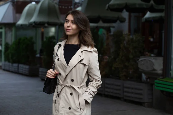 Nahaufnahme Street Shot Glorreiche Elegante Frau Mit Nacktem Make Trägt — Stockfoto