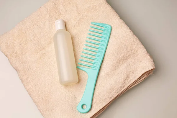 Hair Shampoo Comb Lying Bath Towel Bathroom Space Text — Stock Photo, Image