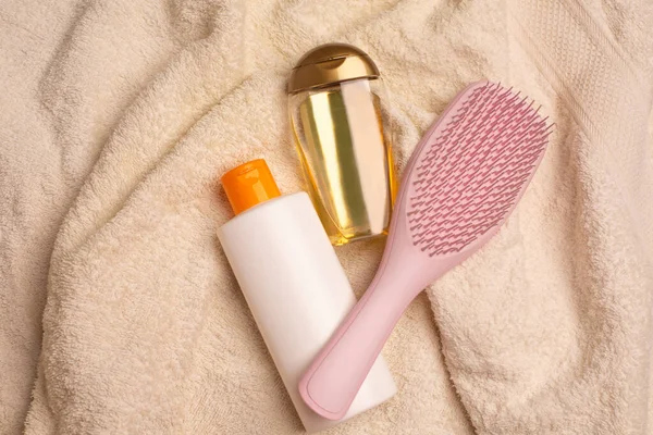 Shampoo Comb Revitalizing Hair Oil Lying Crumpled Towel Bathroom Copy — Stock Photo, Image