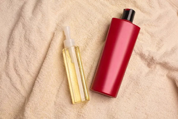 Hair Shampoo Micellar Face Oil Lying Crumpled Towel Bathroom Copy — Stock Photo, Image