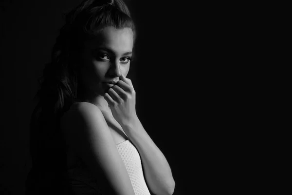 Black White Portrait Fashionable Young Woman Posing Shadows Studio Empty — Stock Photo, Image