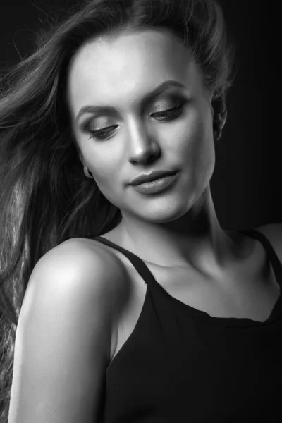 Fashion Studio Portrait Luxurious Brunette Woman Perfect Makeup Hairstyle Wears — Stock Photo, Image