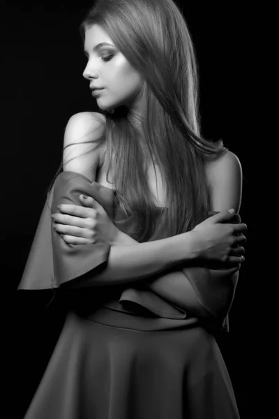 Studio Monochrome Portrait Fashionable Young Woman Posing Naked Shoulders — Stock Photo, Image