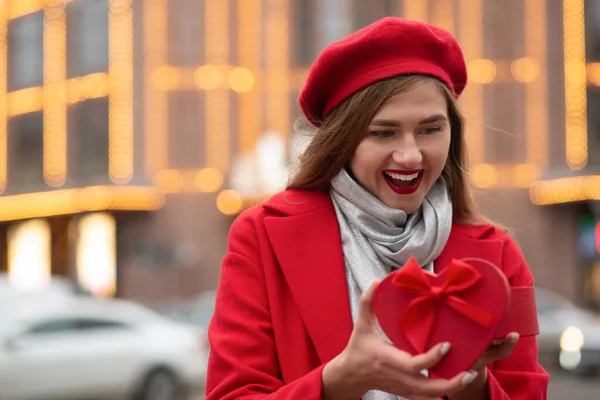 Excited Blond Woman Wears Red Beret Coat Opening Heart Shaped — Stock Photo, Image