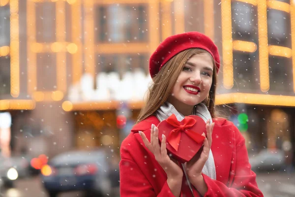 Joyful Blond Woman Wears Red Beret Coat Holding Heart Shaped — Stock Photo, Image