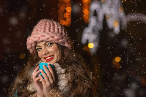 Cheerful Woman Wears Knitted Hat Scarf Drinking Coffee Street Winter — Stock Photo, Image