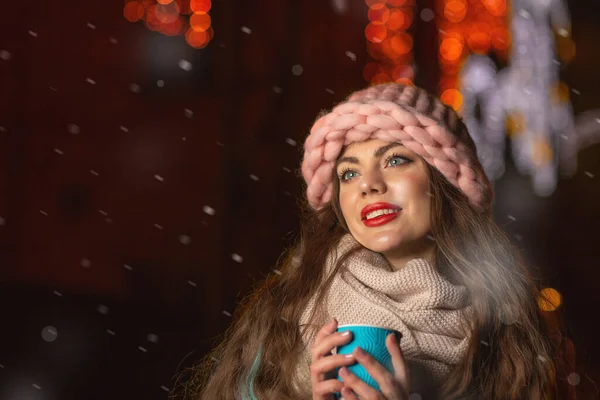 Adorable Woman Wears Knitted Hat Scarf Drinking Coffee Street Winter — Stock Photo, Image