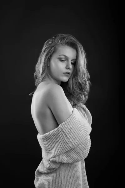 Sensual Brunette Lady Wears Knitted Sweater Naked Shoulders Posing Shadow — Stock Photo, Image