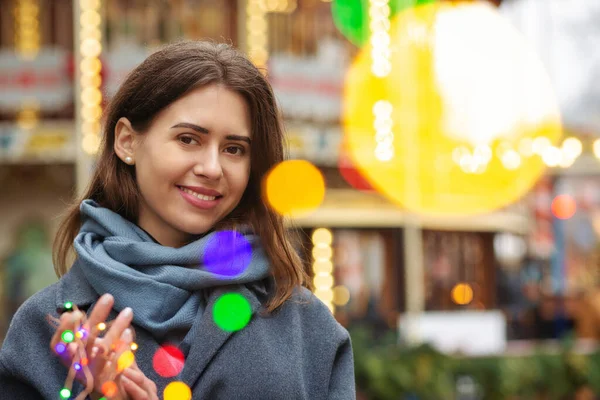 Merry Woman Wears Grey Coat Walking Street Bokeh Light Empty — Stock Photo, Image