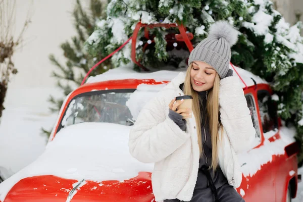 Smiling Blond Woman Drinks Coffee Winter Park — Stock Photo, Image