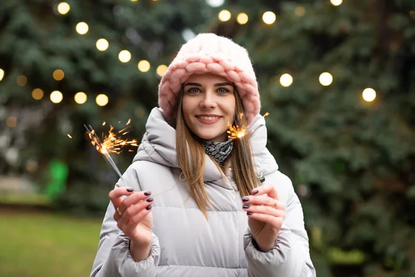 Awesome Smiling Woman Having Fun Sparklers New Year Tree — Stock Photo, Image
