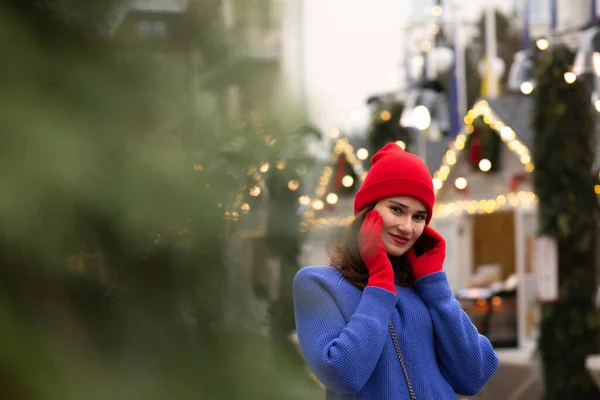 Lovely Brunette Woman Walking Christmas Fair Space Text — Stock Photo, Image
