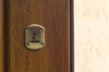 ahşap bir kapı anahtar deliği dekoratif öğe