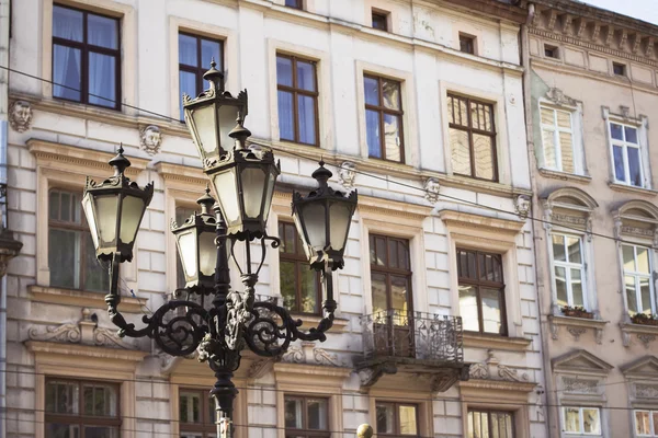 Фонарь на площади во Львове — стоковое фото