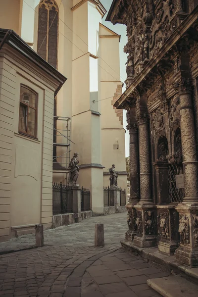 Bâtiments anciens à Lviv — Photo