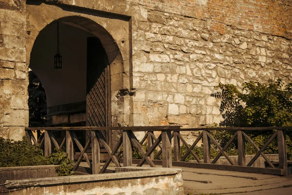 Antiguo arco de entrada en Lviv —  Fotos de Stock