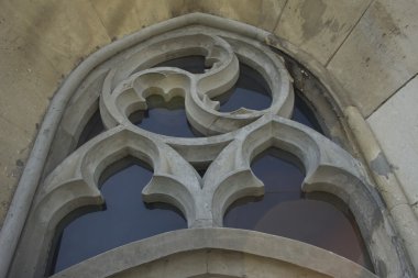 Olga ve Elizabet katedral cephe üzerinde küçük pencere