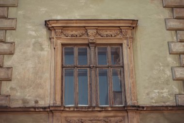 Eski ahşap pencere portre