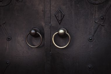 Kilise St. Olga ve Eliza girişinde eski kapısı