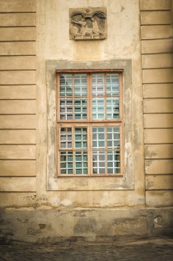 Eski vintage penceresiyle bar