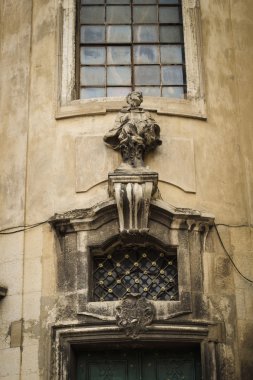Katedral cephesinde heykel. Lviv, Ukrayna