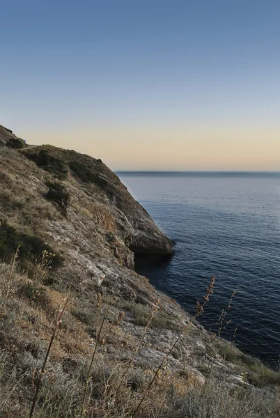 海景观与岩石在克里米亚岸上 — 图库照片