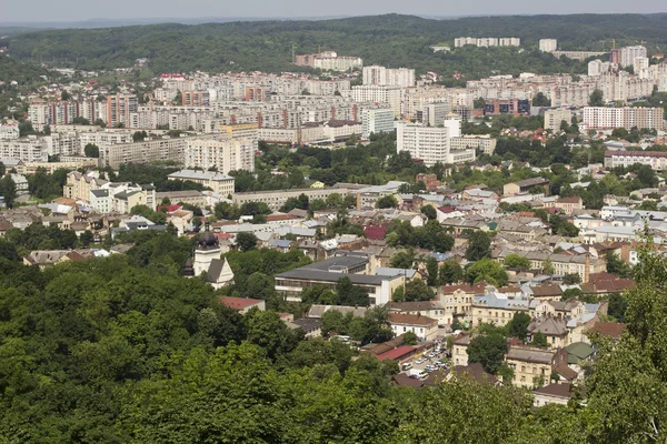 Mehrstöckige häuser in lviv — Stockfoto