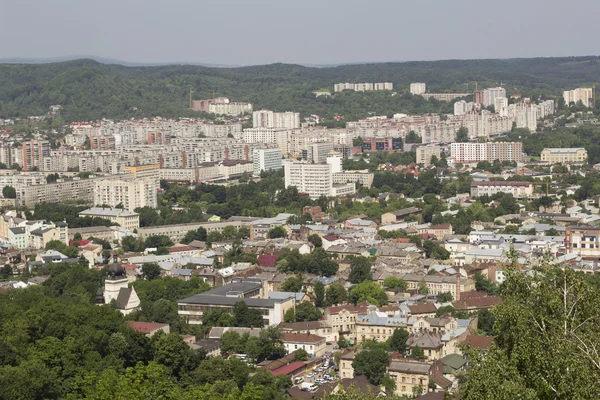 Mehrstöckige häuser in lviv — Stockfoto