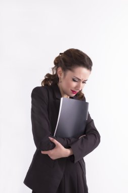 İşkadını elleri belgeleri bir klasörle vurguladı 