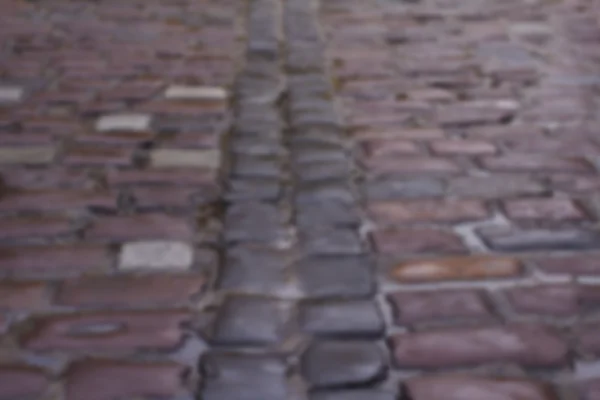 雨の後の古い舗装。背景をぼかした写真 — ストック写真