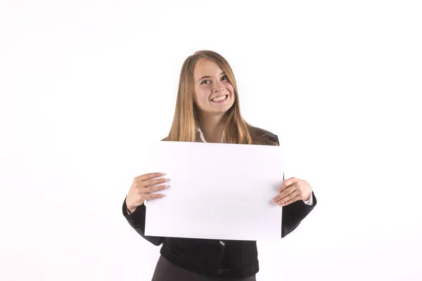 Mujer sosteniendo hoja de papel en blanco — Foto de Stock