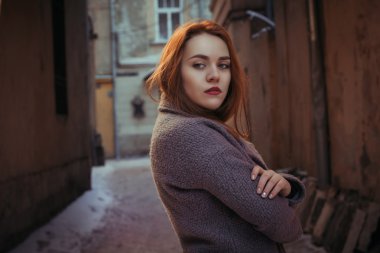 çekici bir kadın Kızıl saçlı