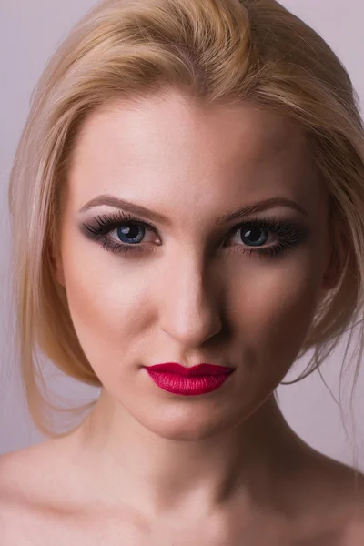 Beautiful blonde woman face closeup . Studio portrait — Stock Photo, Image