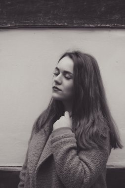 çekici kadın kapalı gözler