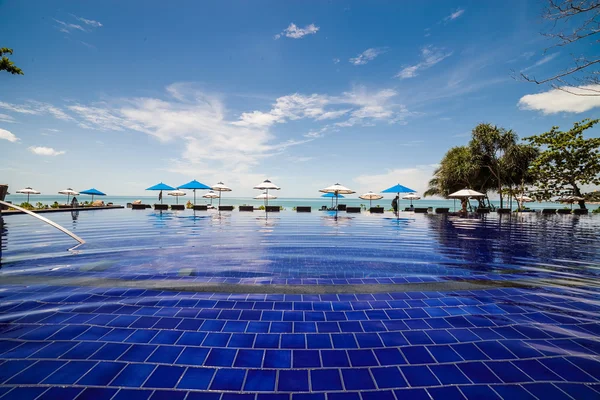 Infinity pool in thailand — Stock Photo, Image