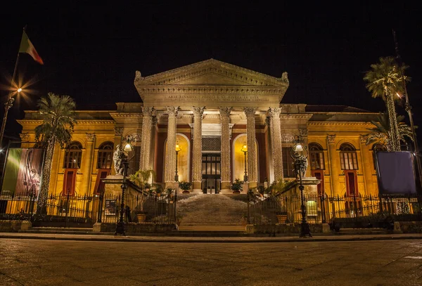 Palermo'daki en büyük tiyatro